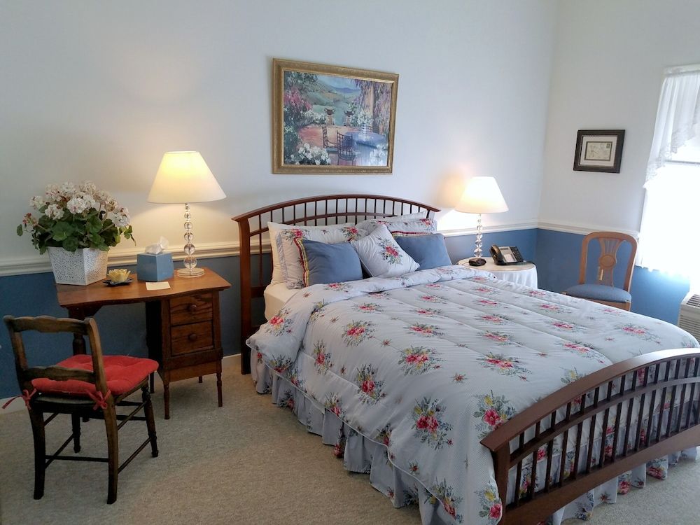 Camelot Restaurant & Inn Standard Double Room, Ensuite (Oxford Room 1) 2