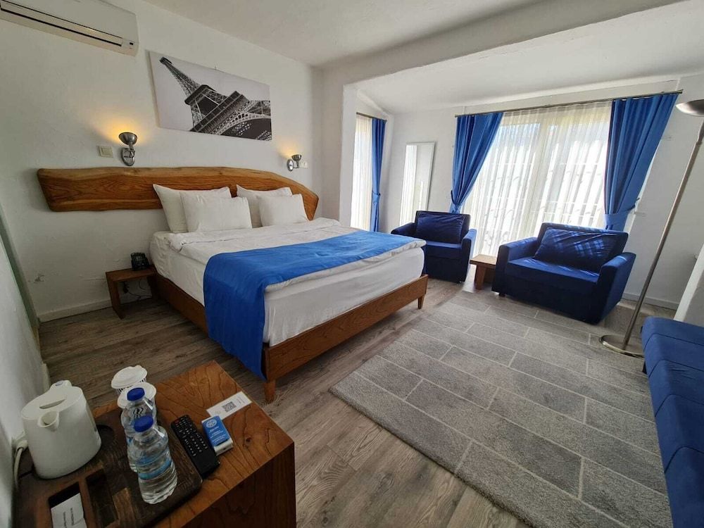undefined Alaçatı Otel Rebetiko 4