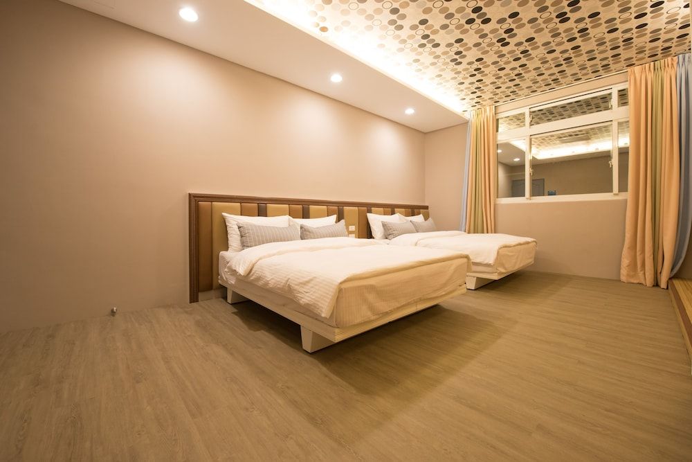 Green Island Bay Resort Grand Quadruple Room, Ocean View