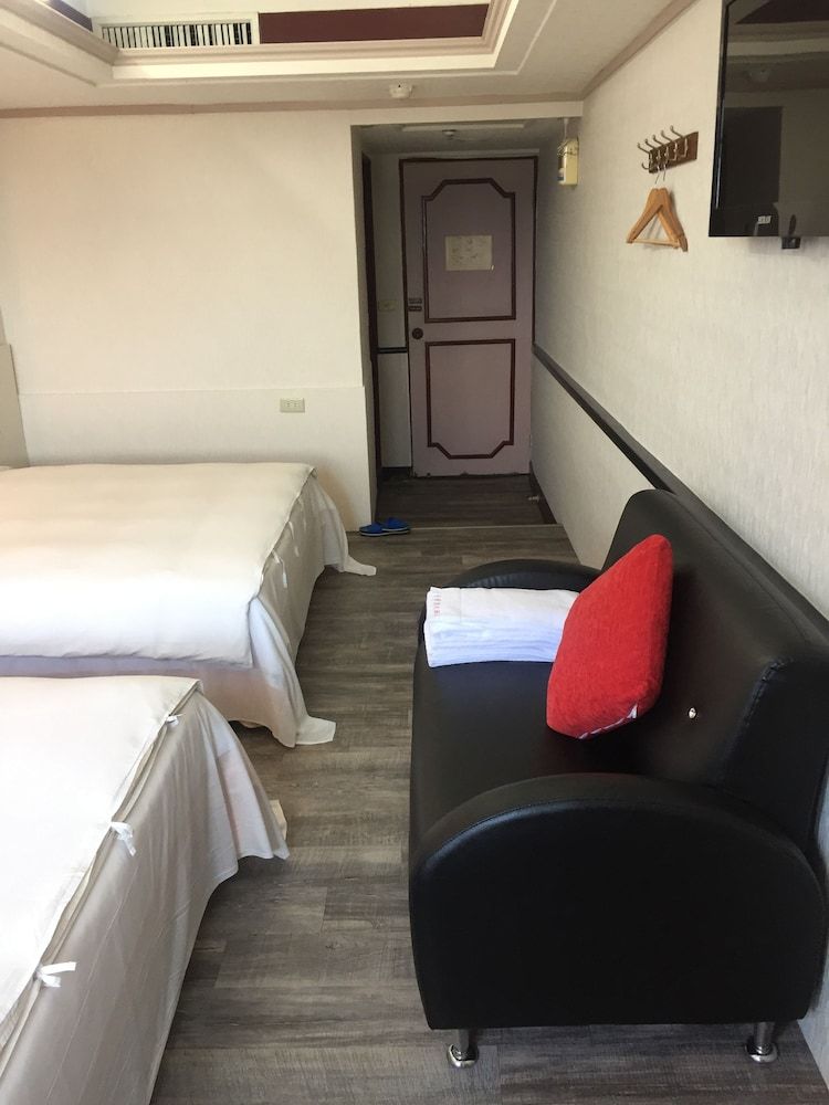 King Lo Tung Hotel Standard Twin Room 5