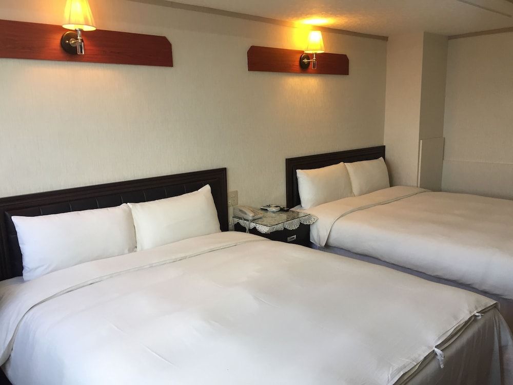 King Lo Tung Hotel Standard Twin Room 3