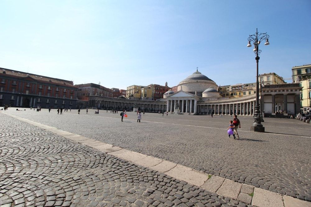 undefined Piazza Carità 9