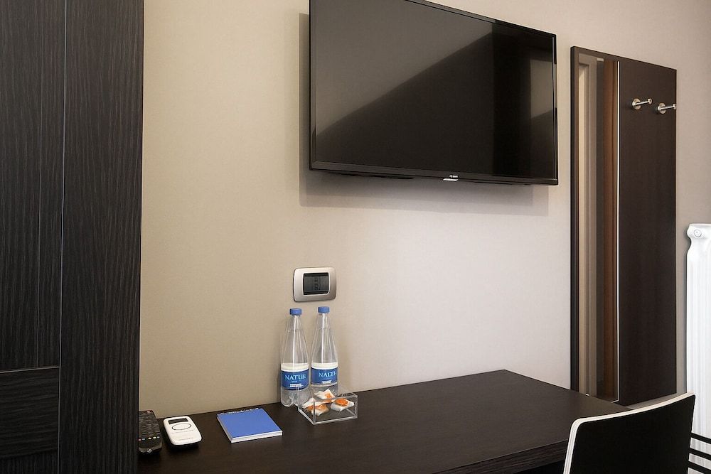 Piazza Carità Deluxe Room, 1 Queen Bed, City View 13