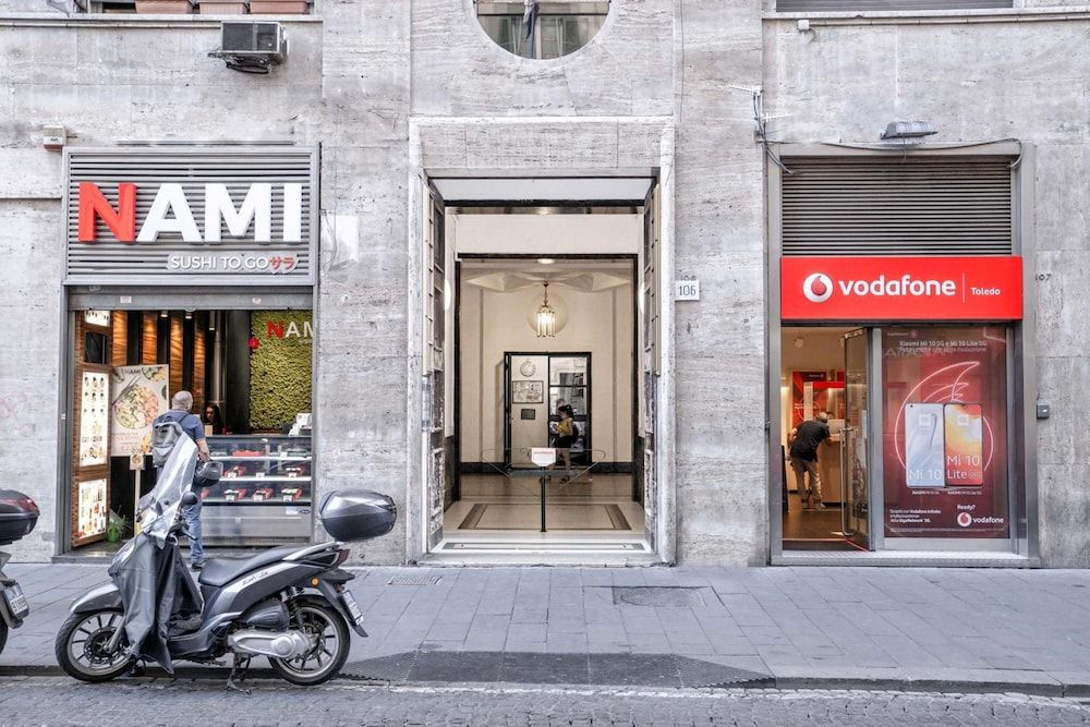undefined Piazza Carità 10