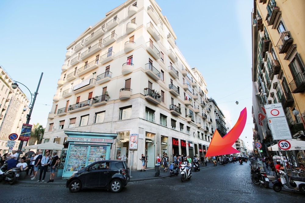 undefined Piazza Carità 3