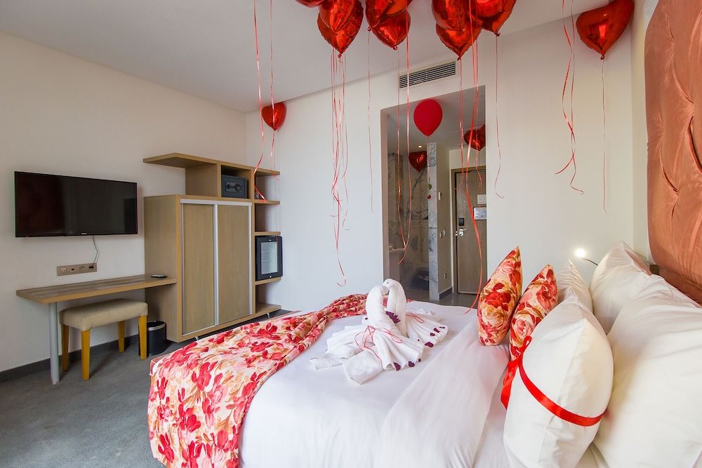 Mandarin Palace Deluxe Double Room 5