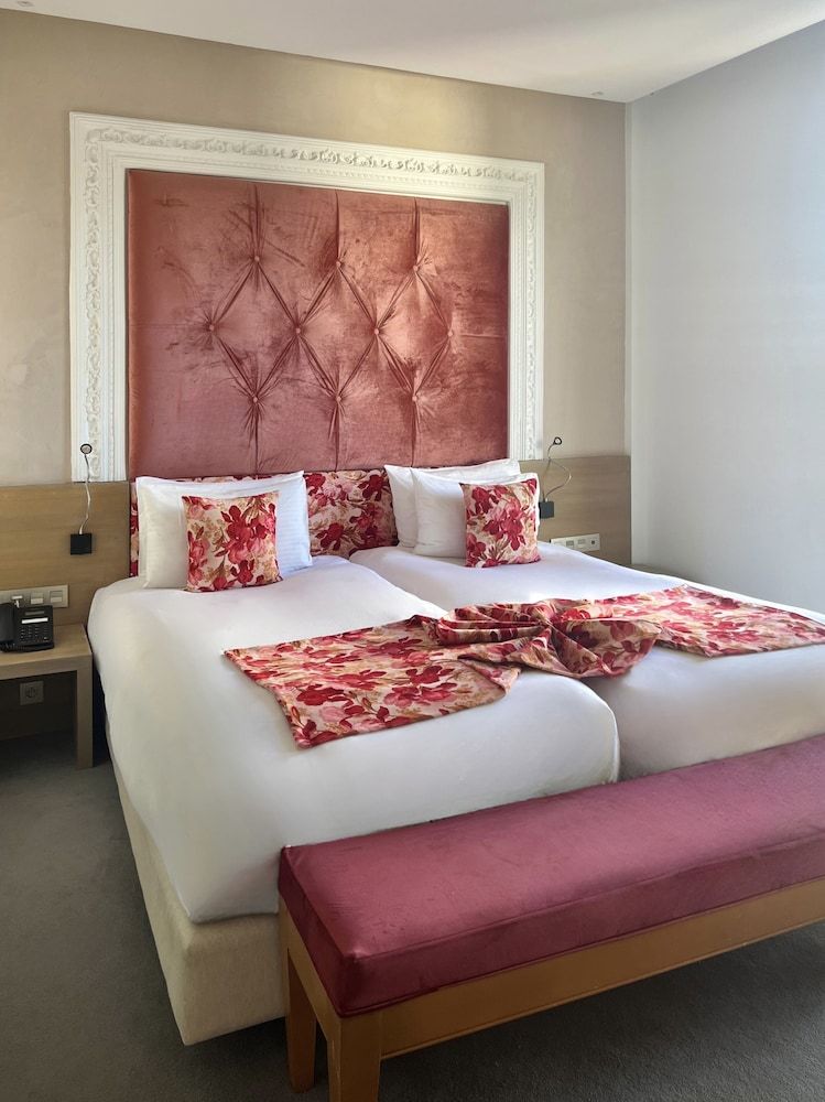 Mandarin Palace Deluxe Double Room 9