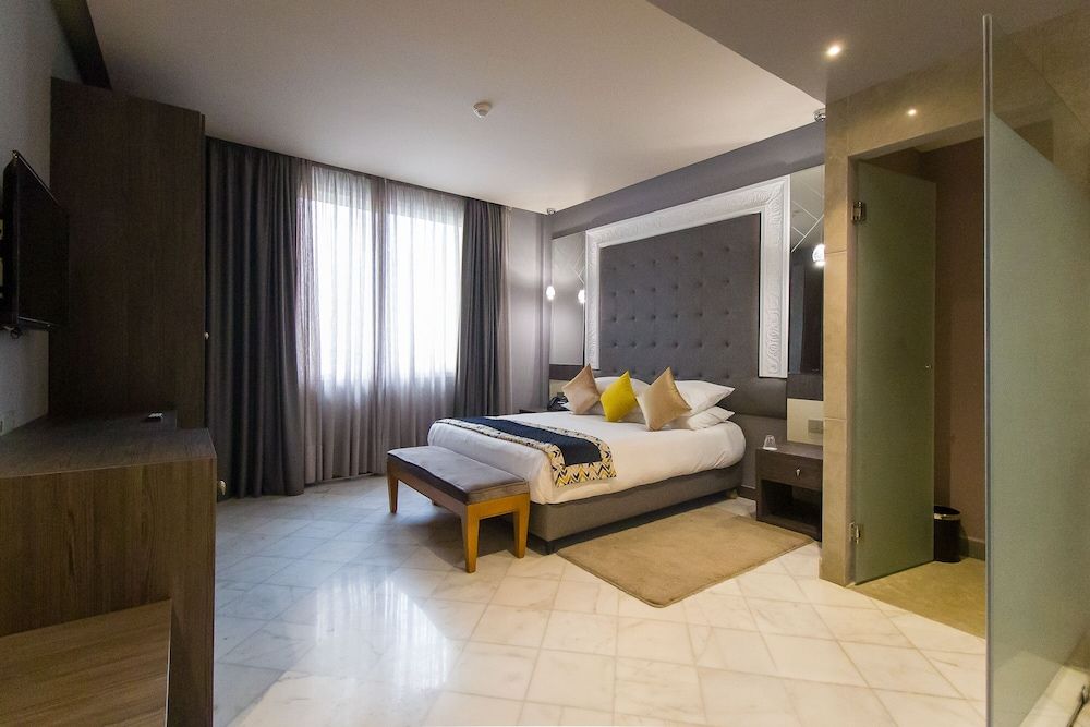 Mandarin Palace Deluxe Double Room 8