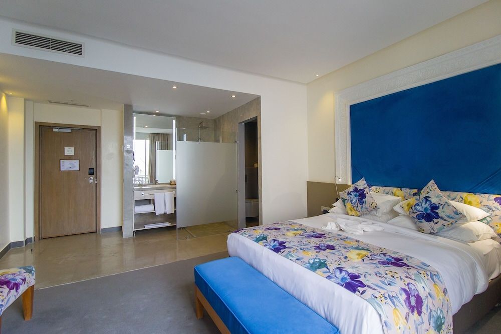 Mandarin Palace Deluxe Double Room 7