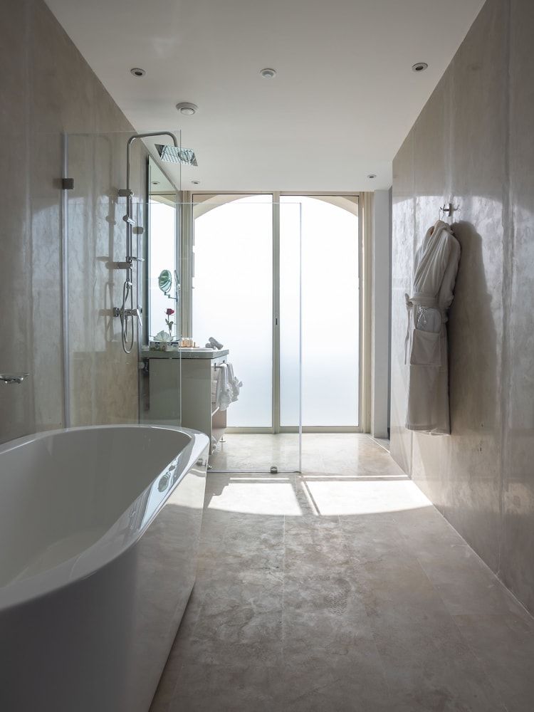 Mandarin Palace Basic Suite (Prestige) 5