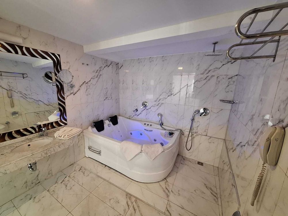 Stargate Hotel&Spa Luxury Studio Suite, Smoking, City View 6