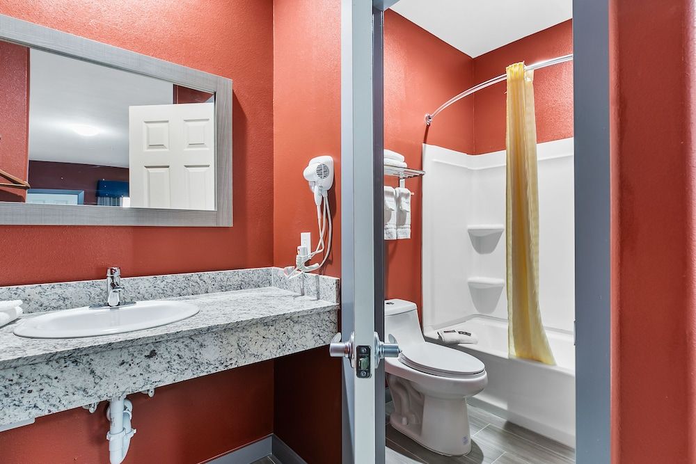 El Delfín Lodge Honeymoon Room - King Bed with Jacuzzi 3