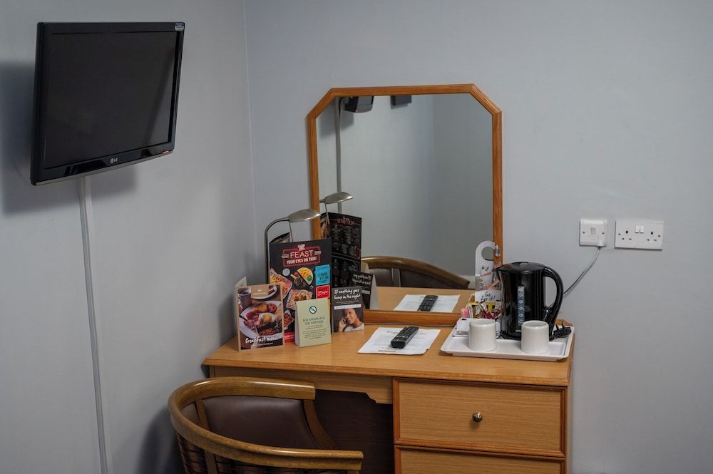 Old Grey Mare Hotel by Greene King Inns Double Room 6