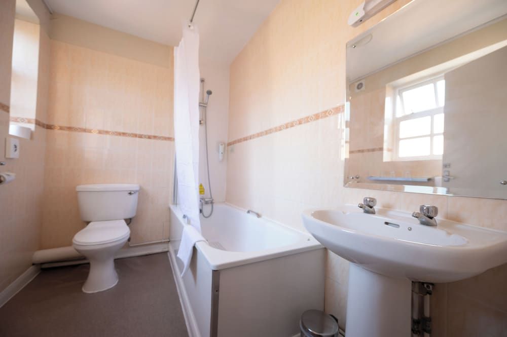 Old Grey Mare Hotel by Greene King Inns Family Room 5