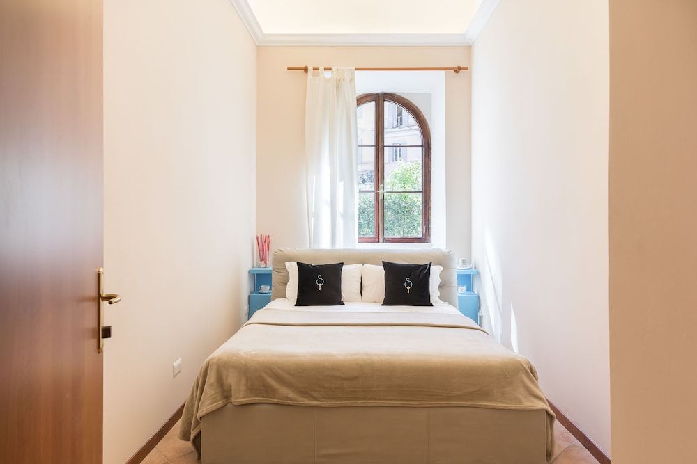 undefined A World Aparts - 40 Sforza 7