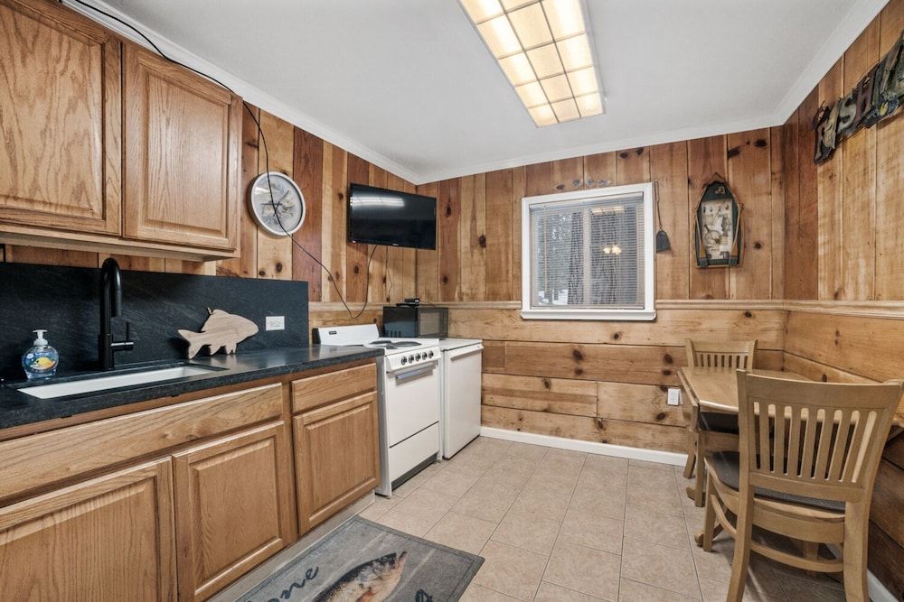 Emerald Bay Village Comfort Studio 4