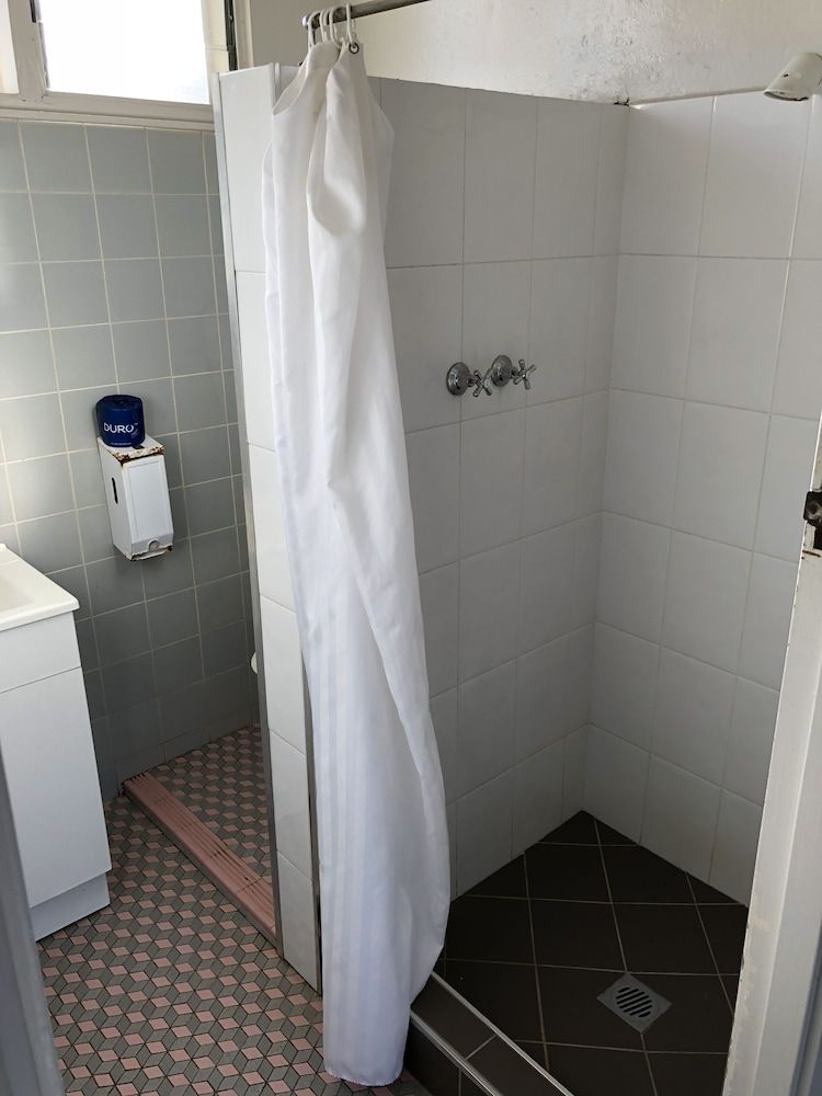 Green Door Motel Double Room 5