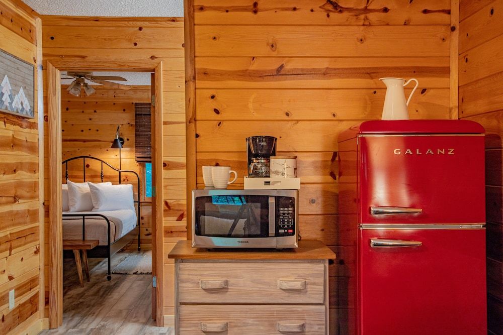 Mount Mitchell Eco Retreat Pisgah Lodge - Queen Suite 5