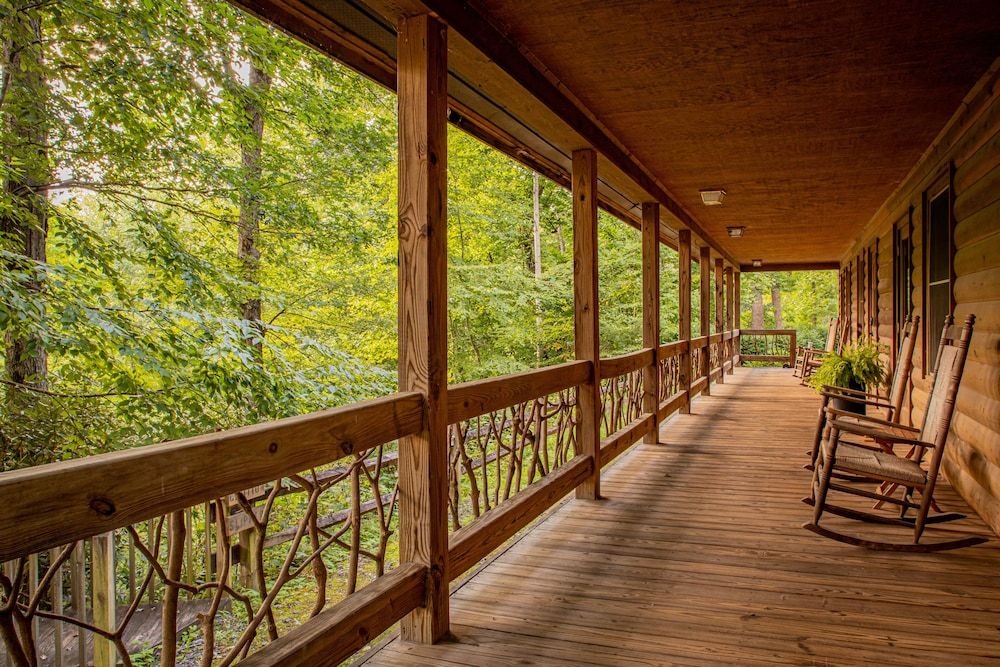 Mount Mitchell Eco Retreat Pisgah Lodge - Queen Suite 3