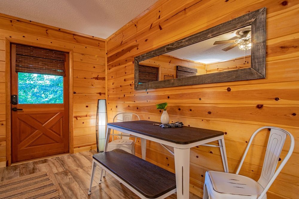Mount Mitchell Eco Retreat Pisgah Lodge - Queen Suite 2