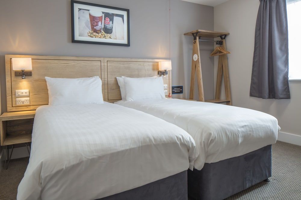 Green Lodge, Wirral by Marston's Inns Twin Room 2