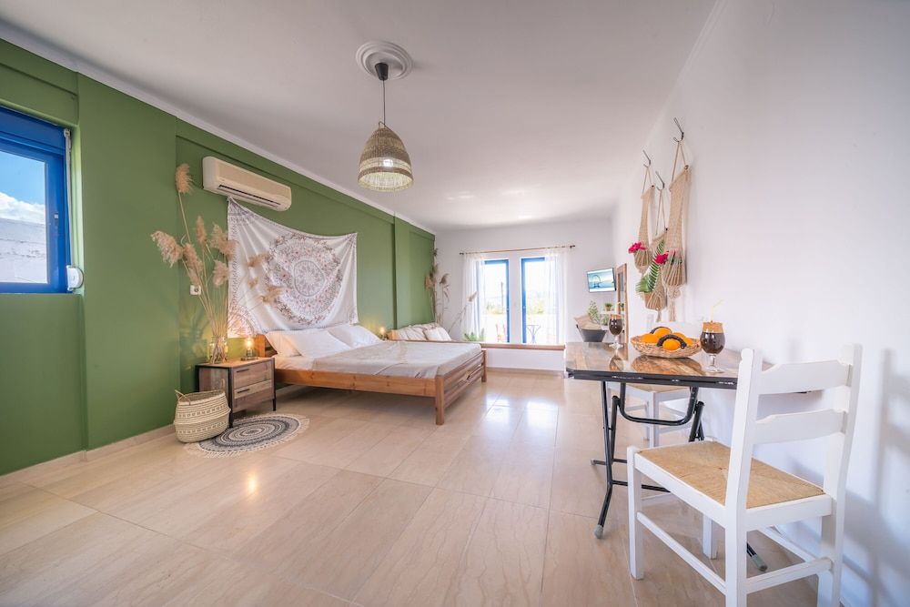 Studio (3 Adults)