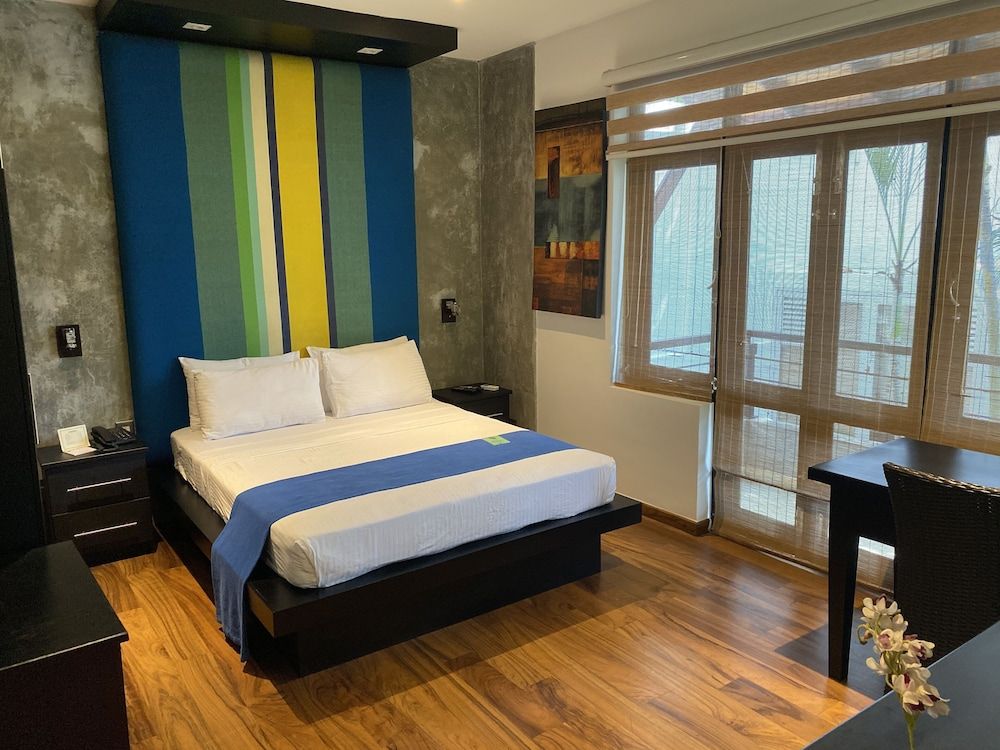 Deluxe, Queen, Balcony/Patio