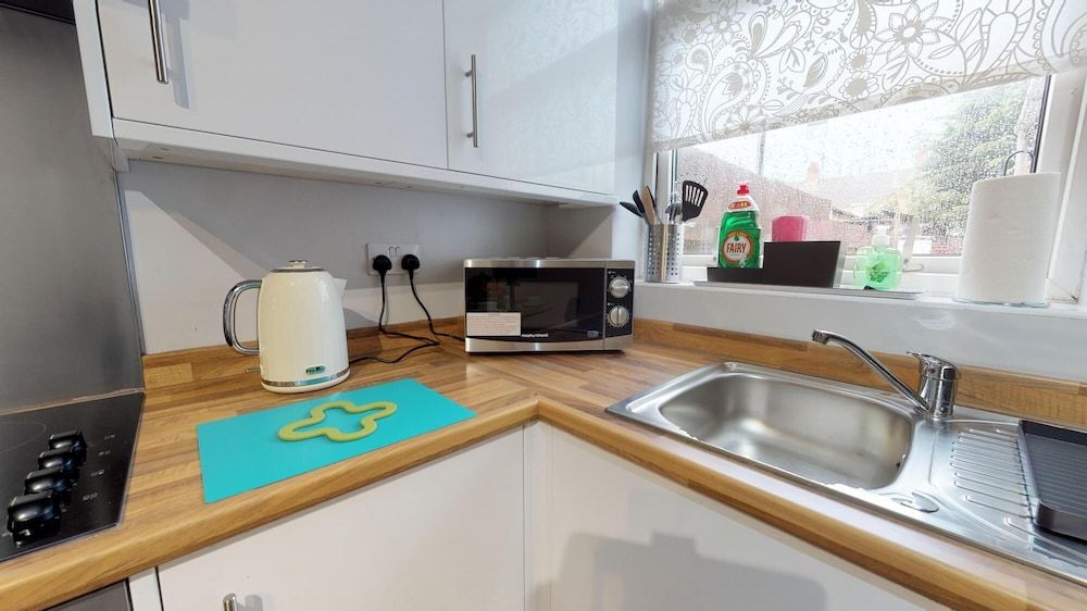 undefined Stayzo 2BR House Accommodation in Peterborough 3
