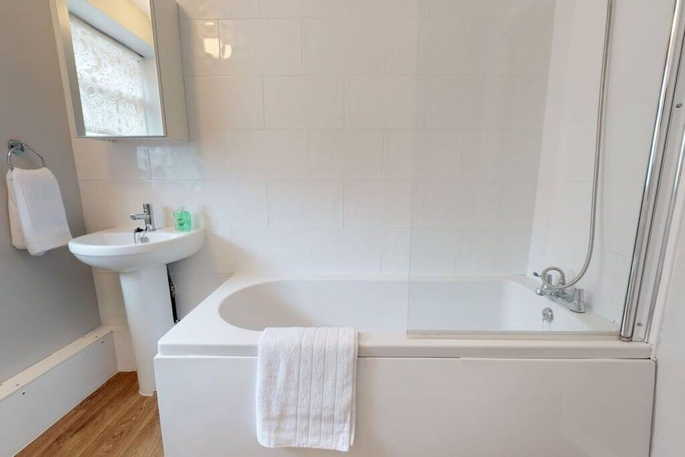 undefined Stayzo 2BR House Accommodation in Peterborough 9