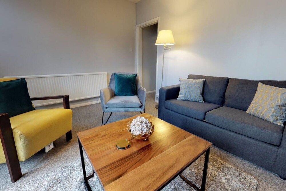 Stayzo 2BR House Accommodation in Peterborough House 22