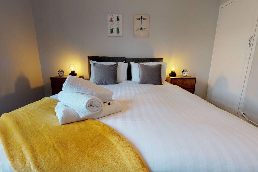 undefined Stayzo 2BR House Accommodation in Peterborough 10