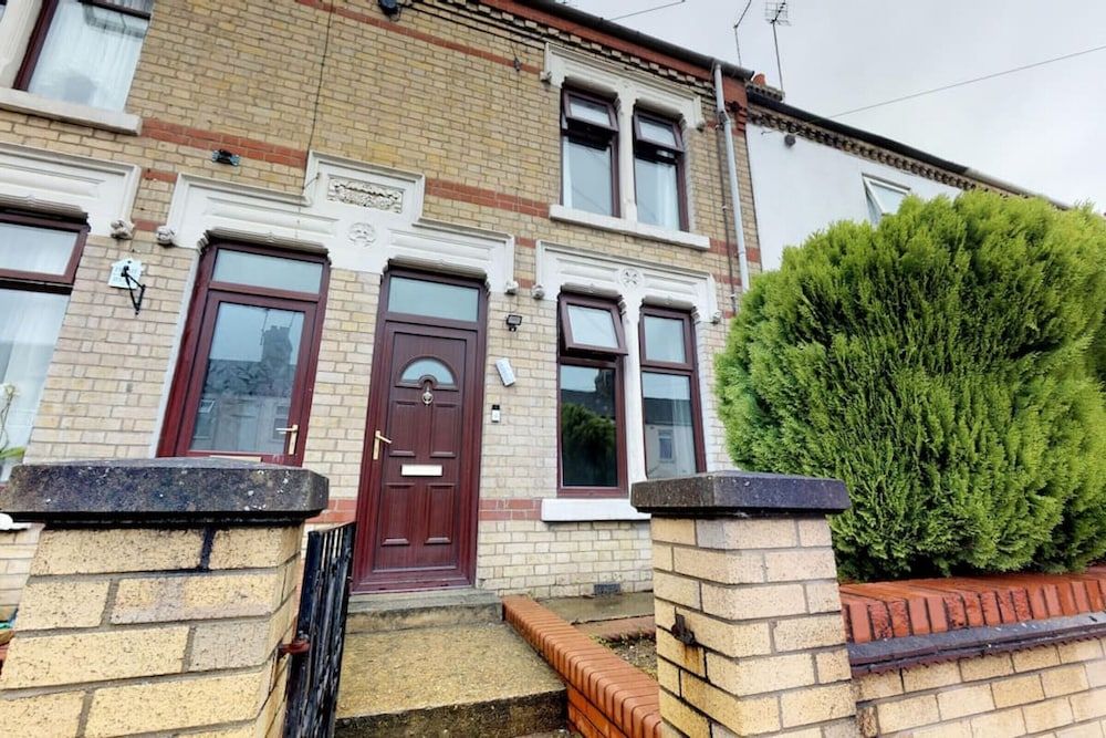 undefined Stayzo 2BR House Accommodation in Peterborough 6