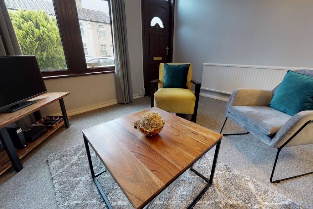 Stayzo 2BR House Accommodation in Peterborough House 23