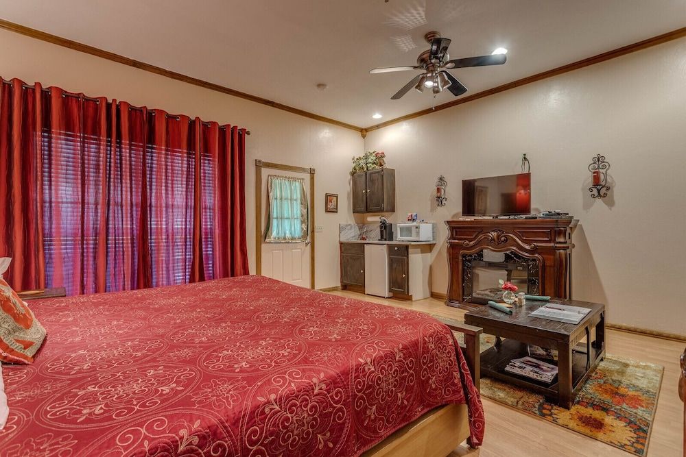 Secret Rose Suite