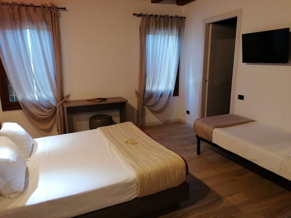 Triple Room, Pool View