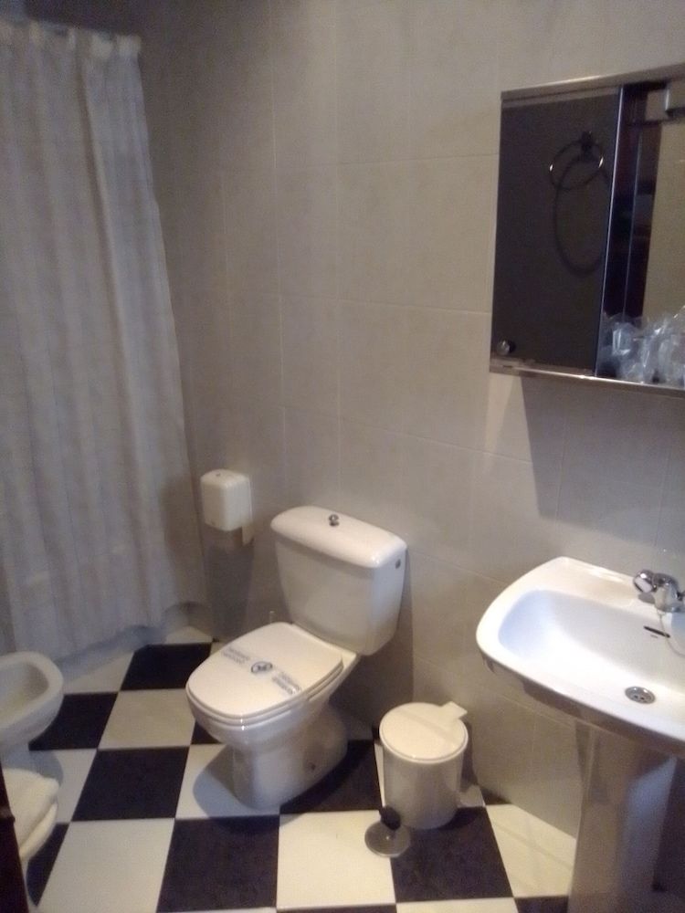 Hostal Comercio Triple Room 6