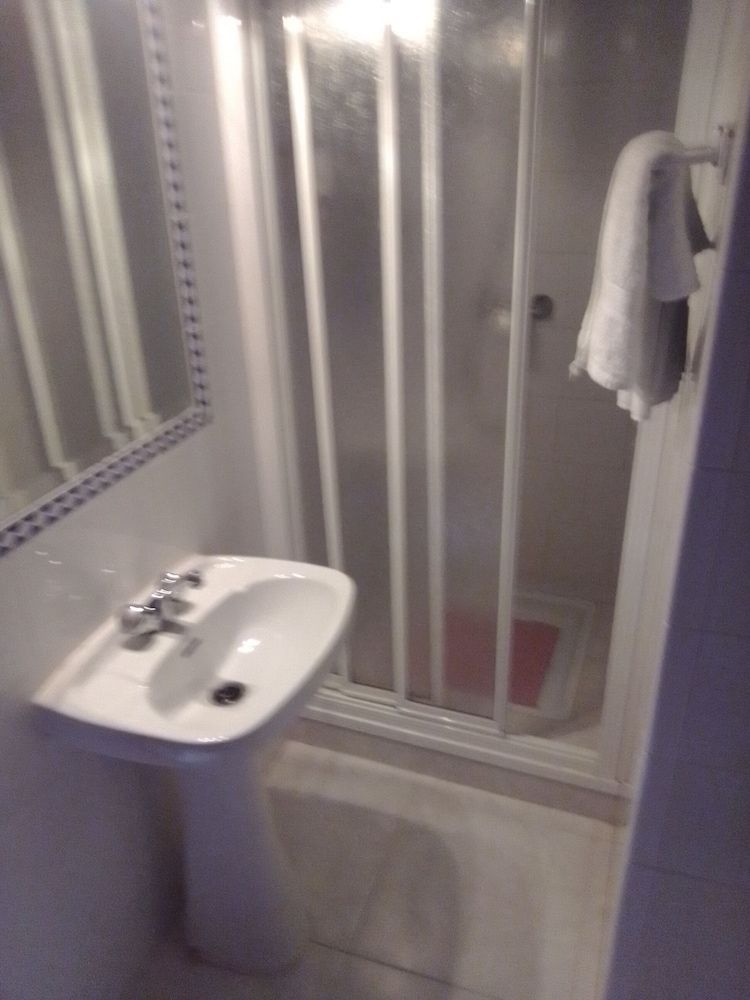 Hostal Comercio Single Room 6