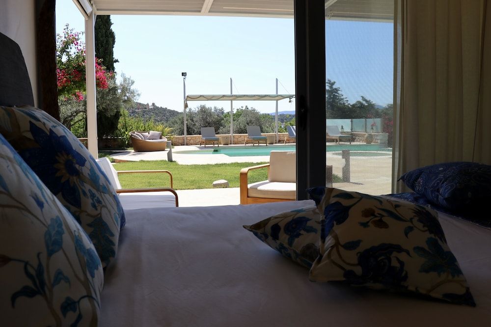 Grand Bleu Apartments & Villas Villa, 4 Bedrooms, Private Pool, Sea View 7