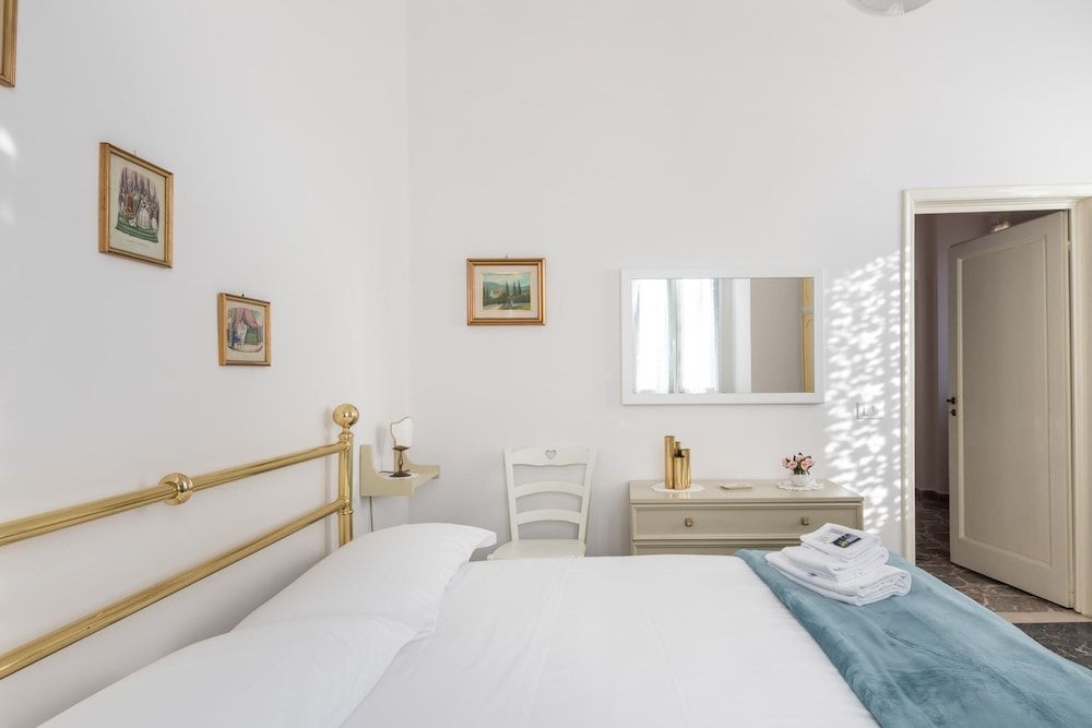Le Grazie Apartments in Superb Location Apartment, 2 Bedrooms (Grazie 2) 17