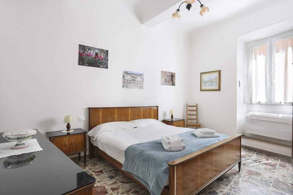 Le Grazie Apartments in Superb Location Apartment, 2 Bedrooms 4
