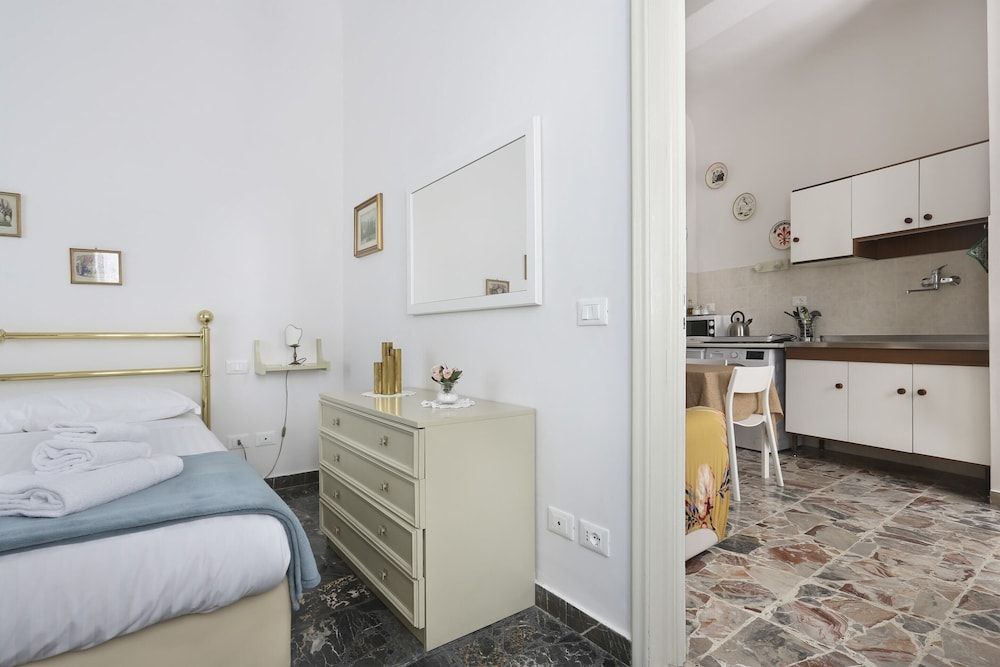 Le Grazie Apartments in Superb Location Apartment, 2 Bedrooms (Grazie 2) 25