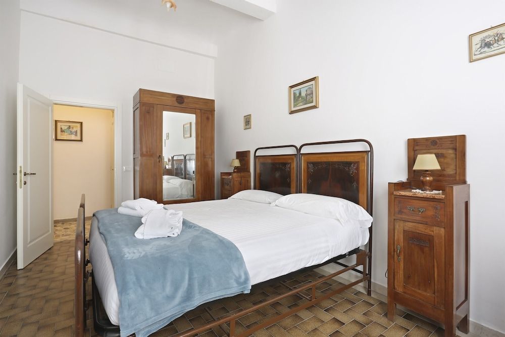 Le Grazie Apartments in Superb Location Apartment, 2 Bedrooms 2