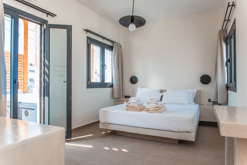 North Wind Luxury Suites Superior Suite with City View and Outdoor Hot Tub 6