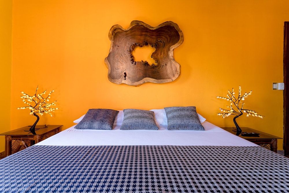 Basic Room, 1 King Bed