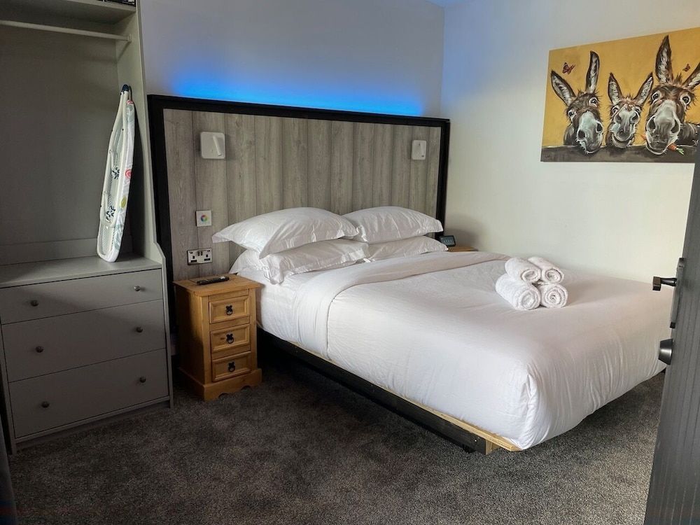 The Waterfront Lodges Premium Suite, 2 Bedrooms, Hot Tub, Lake View