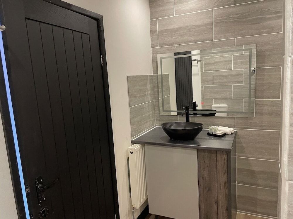 The Waterfront Lodges Premium Suite, 2 Bedrooms, Hot Tub, Lake View 6