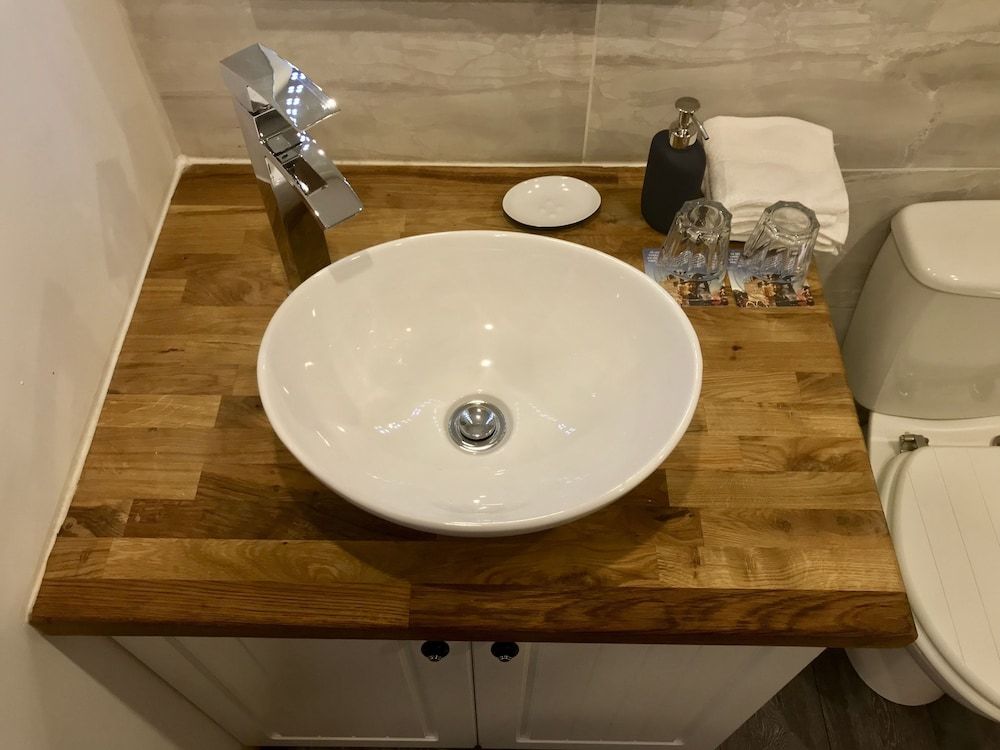 The Waterfront Lodges Deluxe Twin Room, 2 Double Beds, Balcony, Lake View 11