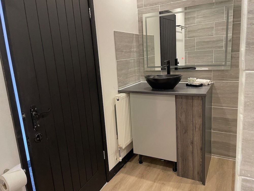 The Waterfront Lodges Premium Suite, 2 Bedrooms, Hot Tub, Lake View 12