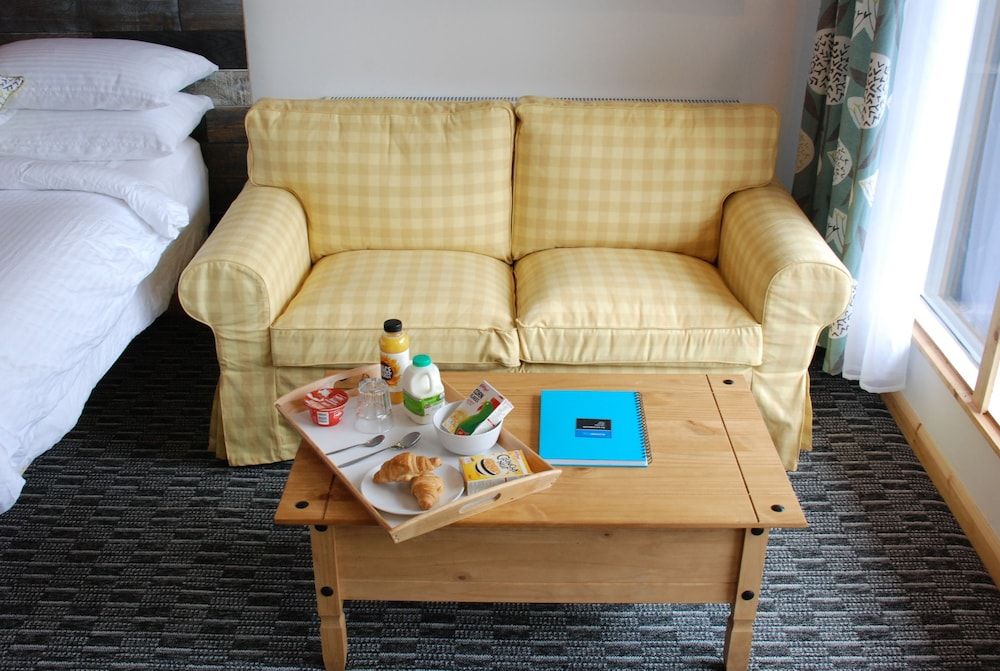 The Waterfront Lodges Deluxe Twin Room, 2 Double Beds, Balcony, Lake View 18