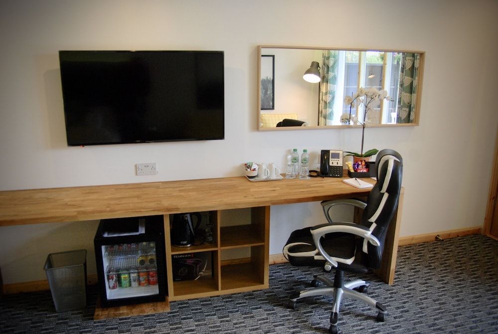 The Waterfront Lodges Deluxe Twin Room, 2 Double Beds, Balcony, Lake View 19